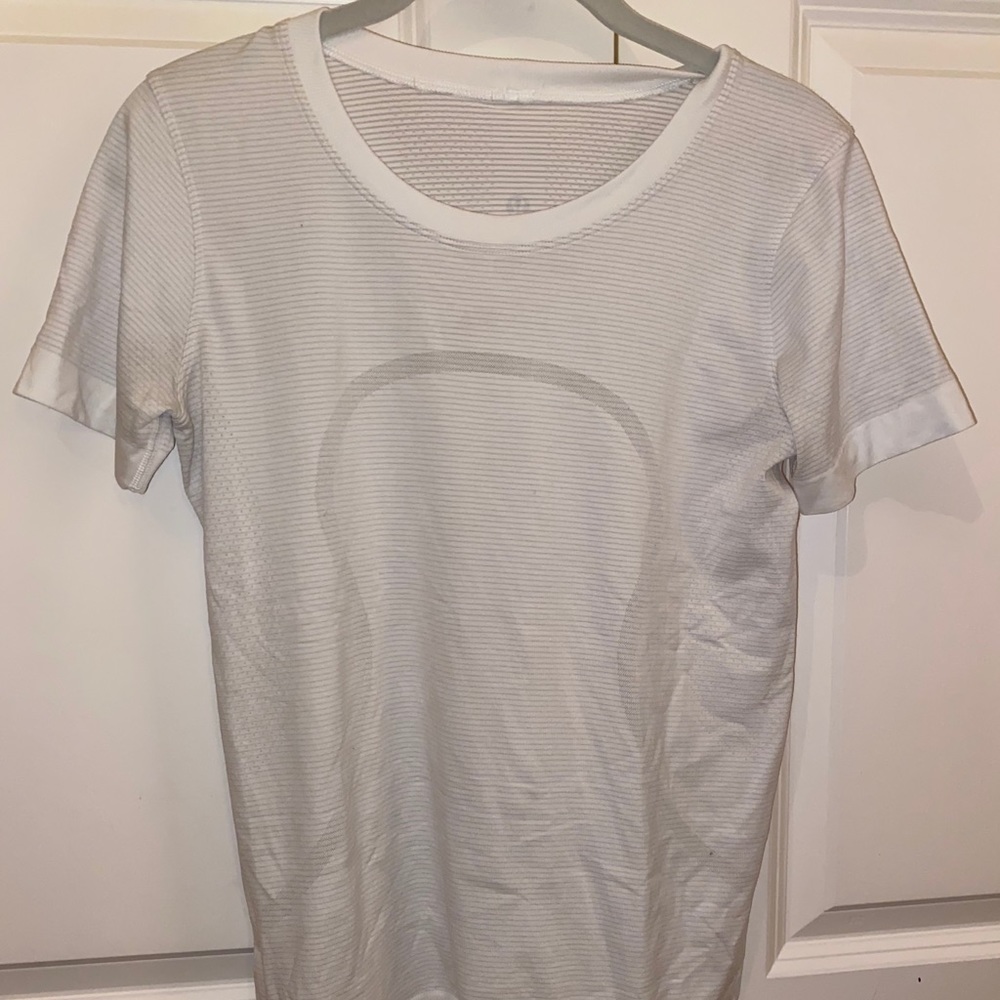 Lululemon short sleeve shirt